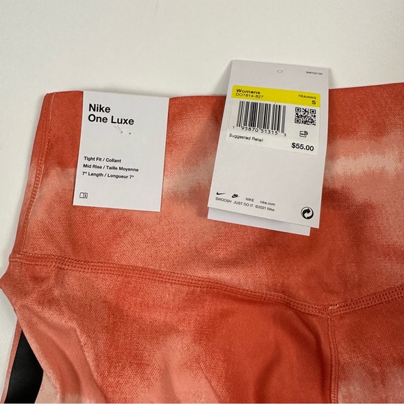 Nike One Luxe Dri-Fit Biker Shorts - Picture 4 of 4